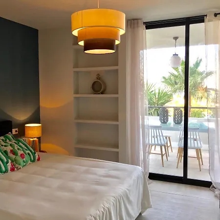 Luxury House 110 M2 On The Beach, Pool, Parking