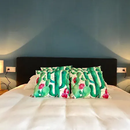 Luxury House 110 M2 On The Beach, Pool, Parking *