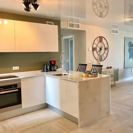 Luxury House 110 M2 On The Beach, Pool, Parking