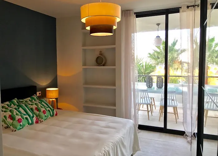 Luxury House 110 M2 On The Beach, Pool, Parking